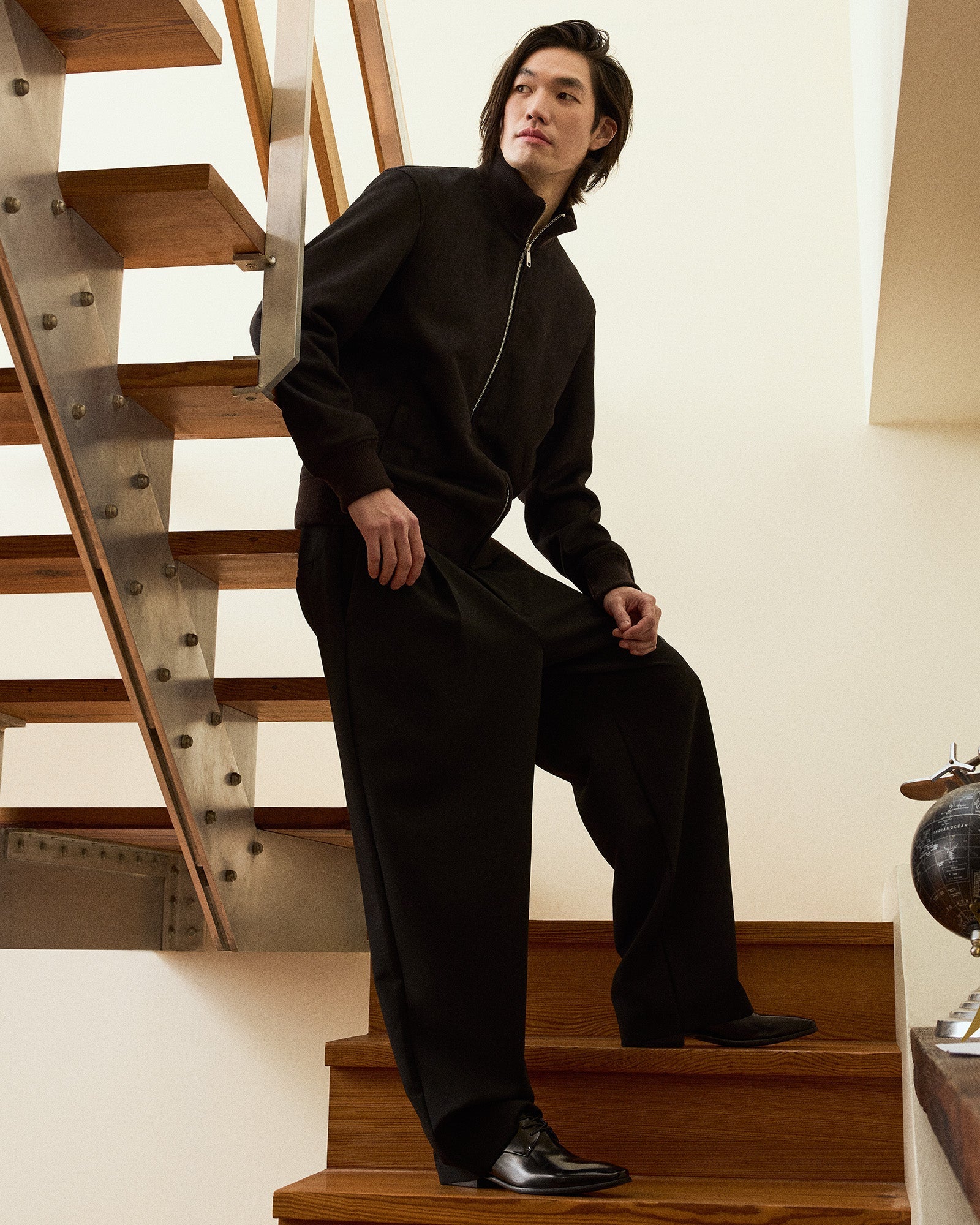 GEMARI BLACK LEATHER