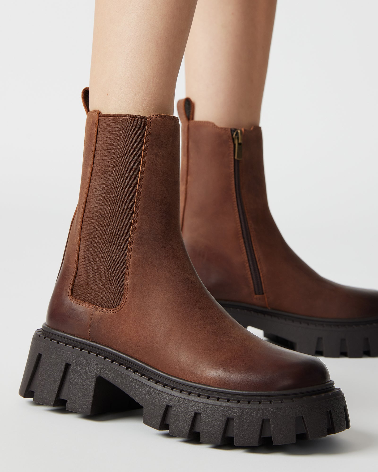 CHARGES BROWN DISTRESSED - SM REBOOTED