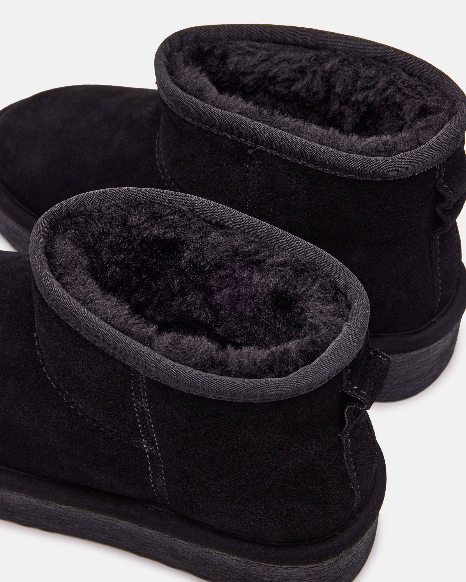 COMFY BLACK SUEDE - SM REBOOTED